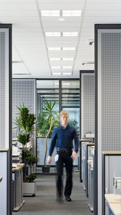 Növelje a munkahelyi hatékonyságot Philips irodai világítással. 