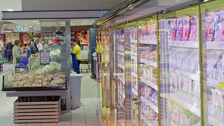 A glückstadti Edeka fagyasztóinak megvilágítása a Philips megoldásaival – vonzó és energiatakarékos.