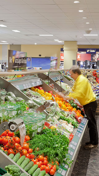 A glückstadti Edeka zöldséges részlegének megvilágítása a Philips friss élelmiszerekhez kifejlesztett megoldásaival történik.