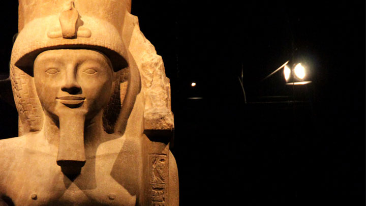 Szobor megvilágítása Philips lámpákkal az Egyiptomi Múzeumban.