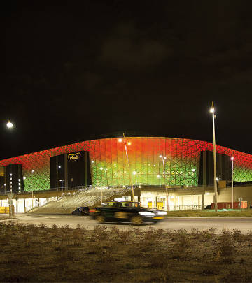 Színváltó homlokzat, Friends Arena, Svédország 