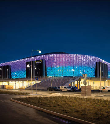 Friends Arena, Svédország – mély benyomást keltő színváltó homlokzat Philips világítástechnikával.