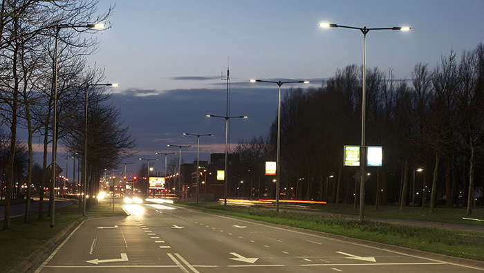Philips világítástechnikával megvilágított utca. 