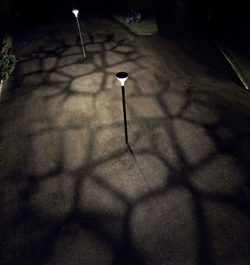 A Metronomis LED-es világítótest által a földre rajzolt különböző minták.