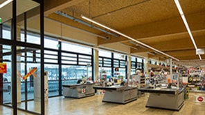 A Philips világítástechnikája marasztaló környezetet teremt a bécsi Spar üzletben.