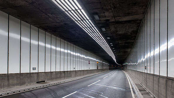A Philips alagút-világítási technikával megvilágított Meir alagút.