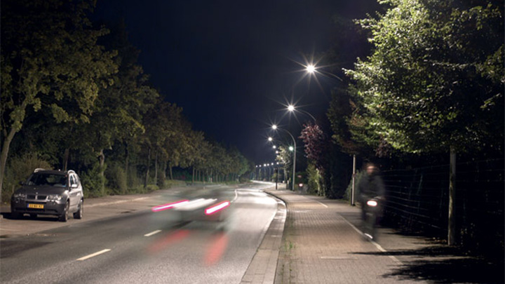 A Philips fehér fényei kiválóan megvilágítják az utcákat.