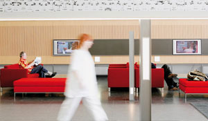 Hangulatosabb környezet a kórház váróiban a Philips fenntartható kórházi világításával.