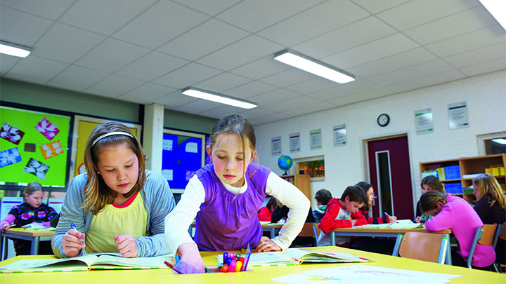 SchoolVision Normál fénybeállítás: intelligens iskolai világítás a mindennapi feladatokhoz