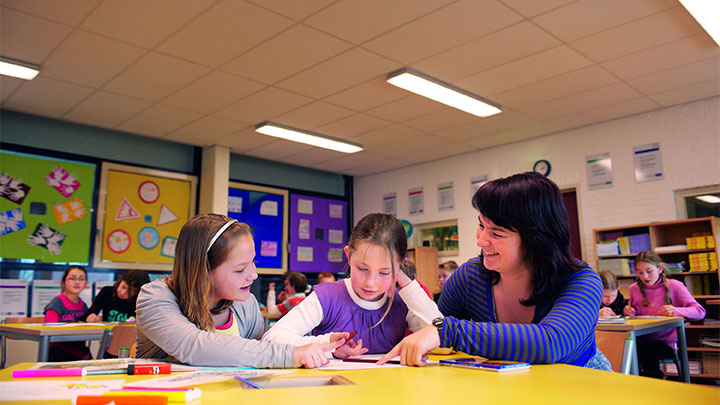 SchoolVision Nyugalom fénybeállítás: intelligens iskolai világítás egy hiperaktív osztály lecsendesítéséhez
