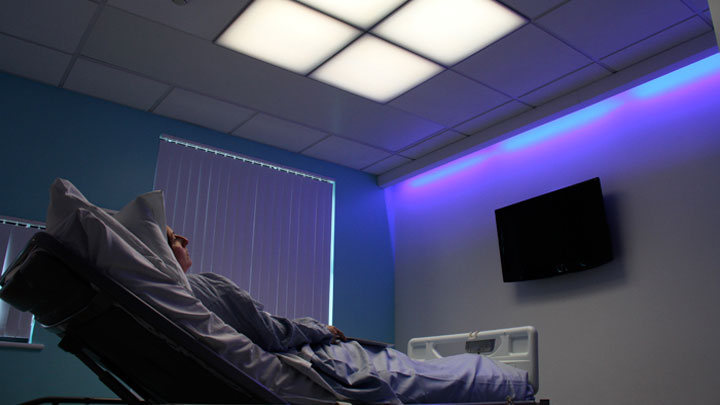 A Philips Lighting HealWell betegszobai világítás támogatja a betegek alvási ritmusát, ami javítja az ellátás eredményeit