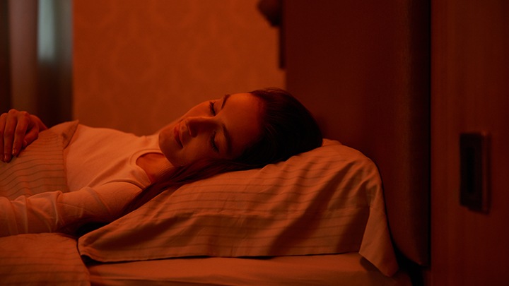 Szállodai világítás: A Philips Lighting RoomFlex frissítő, természetes ébresztési élményt nyújt a vendégek számára