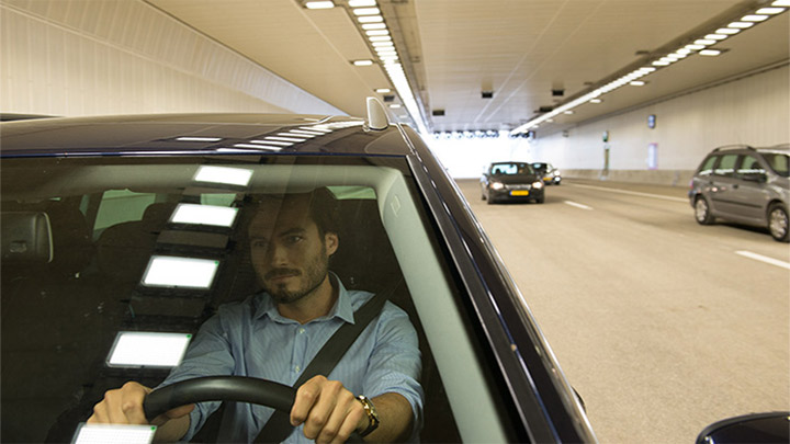 Segítse a járművezetők biztonságos áthaladását az alagúton intelligens világítással