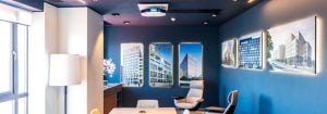 A Philips mennyezetközeli UV-C-levegőfertőtlenítő megvilágítja a biztonságos munkába való visszatérés útját